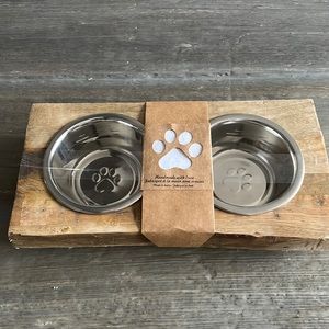 Pet food and water holder and bowls